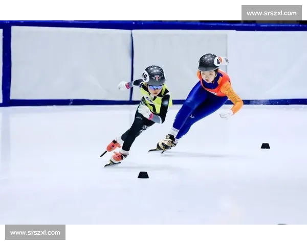 黑猩猩斯潘基：18 个月练成滑冰，5 年半舞台传奇